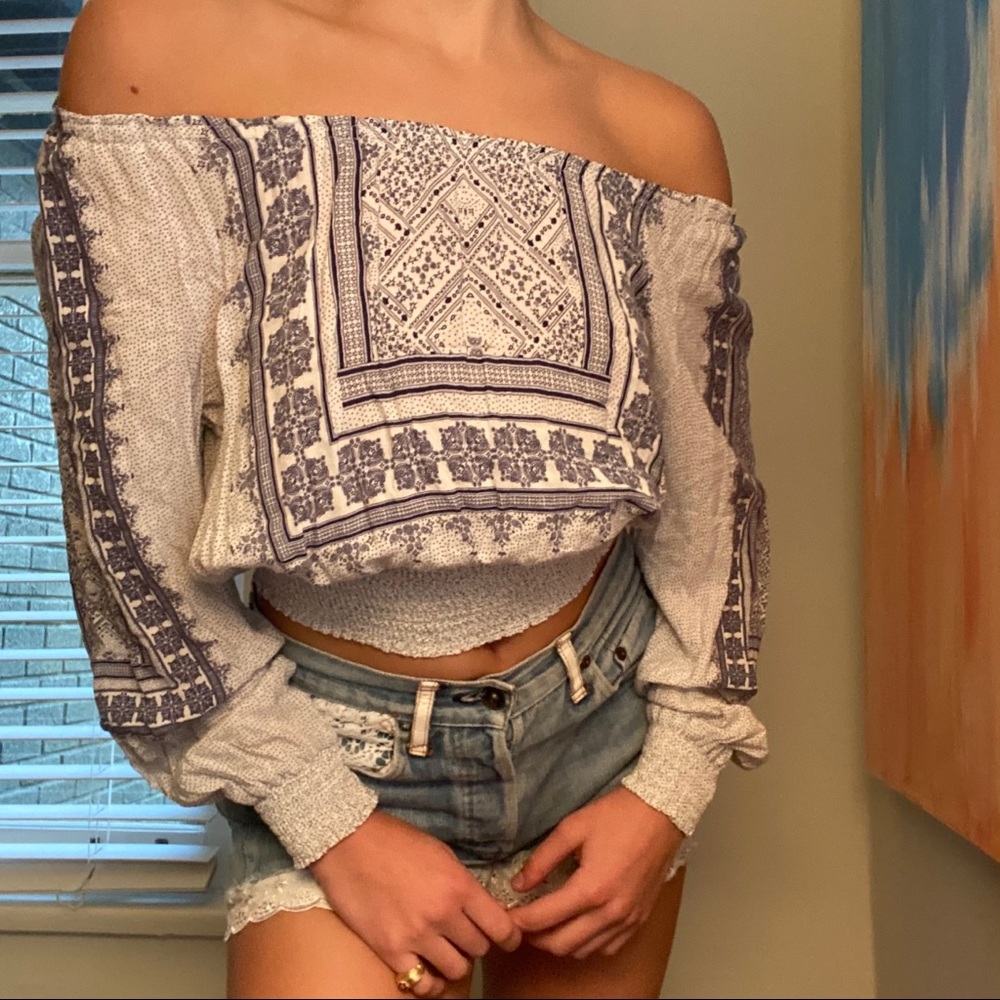 FITTED OFF THE SHOULDER BANDANA TOP!!